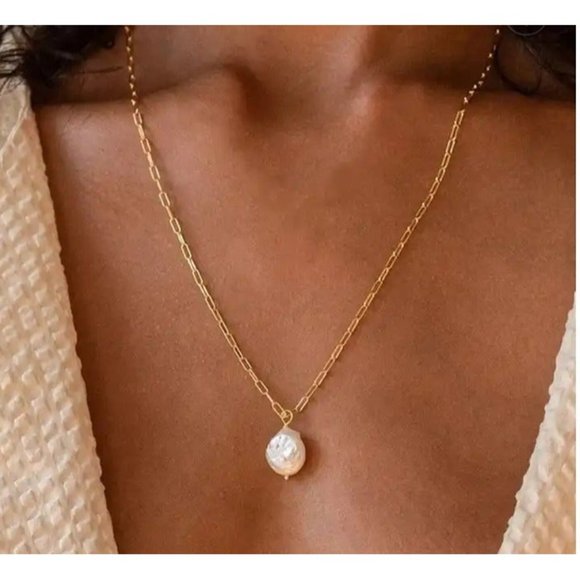 BUNDLE Classic Pearl Necklace Gold Paperclip Chain AND Moonstone Stud Earrings - Picture 5 of 14